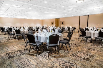 norwood inn and suites la crosse