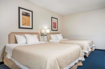 norwood inn and suites la crosse
