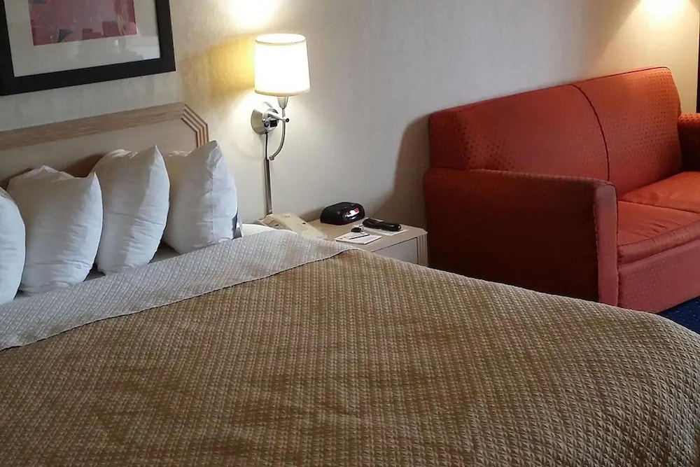 norwood inn and suites la crosse