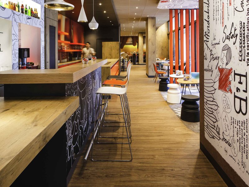 ibis versailles chateau