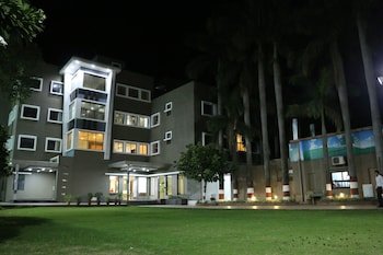 Hotel Bee Town,Rajendra Nagar>>Indore,3 star