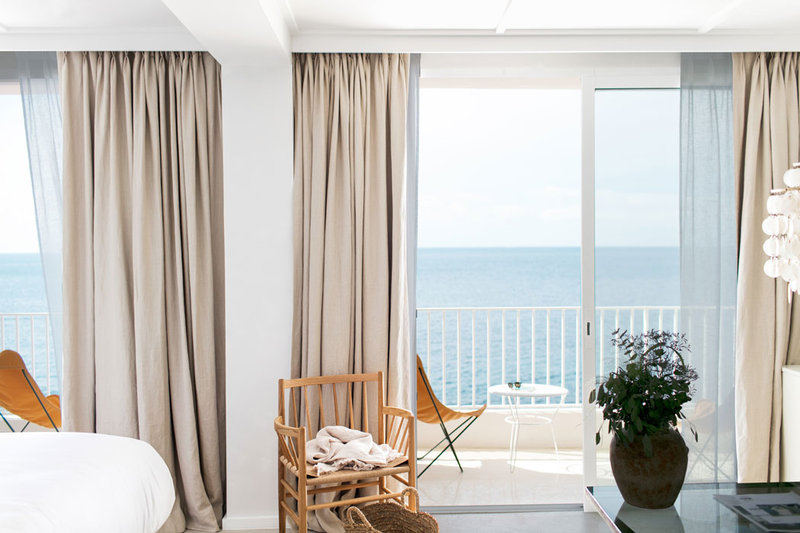 les roches rouges a beaumier hotel