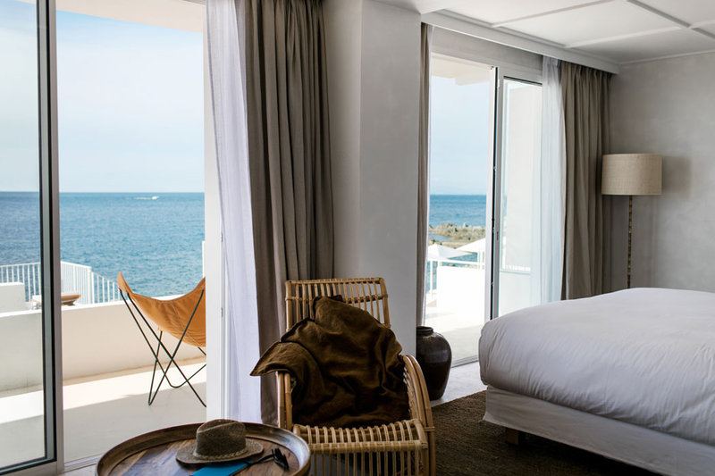 les roches rouges a beaumier hotel