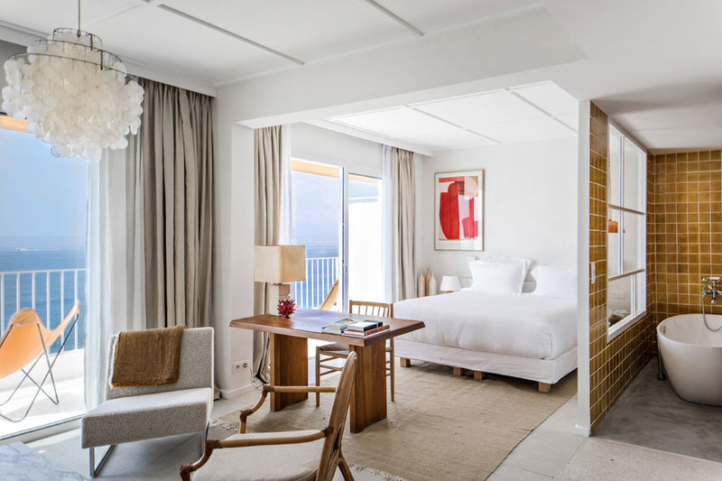 les roches rouges a beaumier hotel