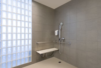 holiday inn express hong kong mongkok by ihg