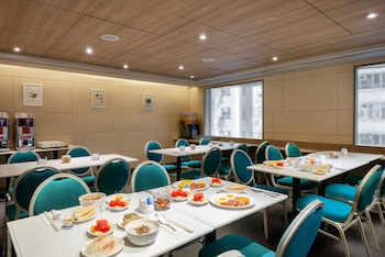holiday inn express hong kong mongkok by ihg