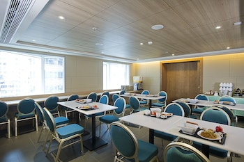 holiday inn express hong kong mongkok by ihg