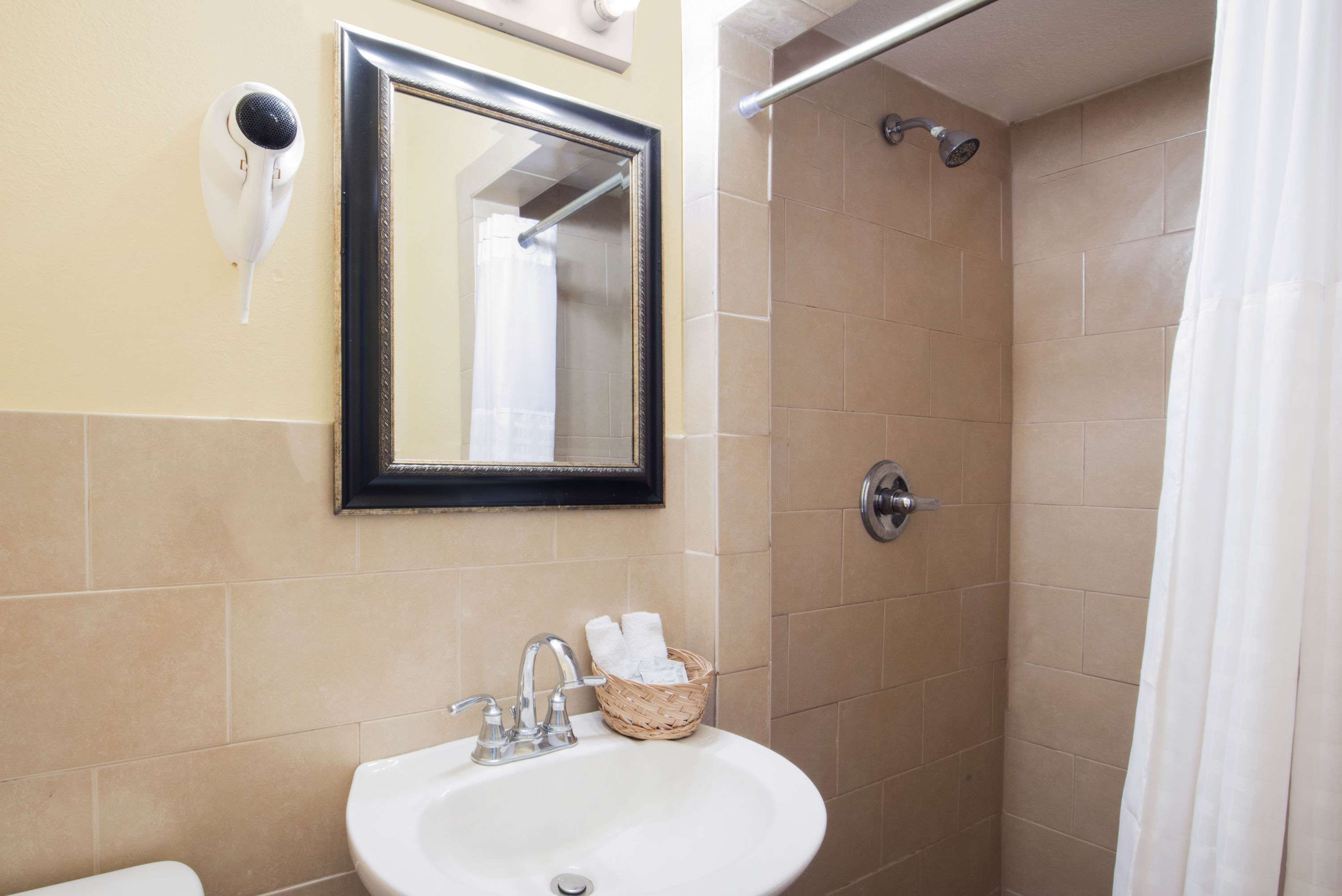 executive inn and kitchenette suites