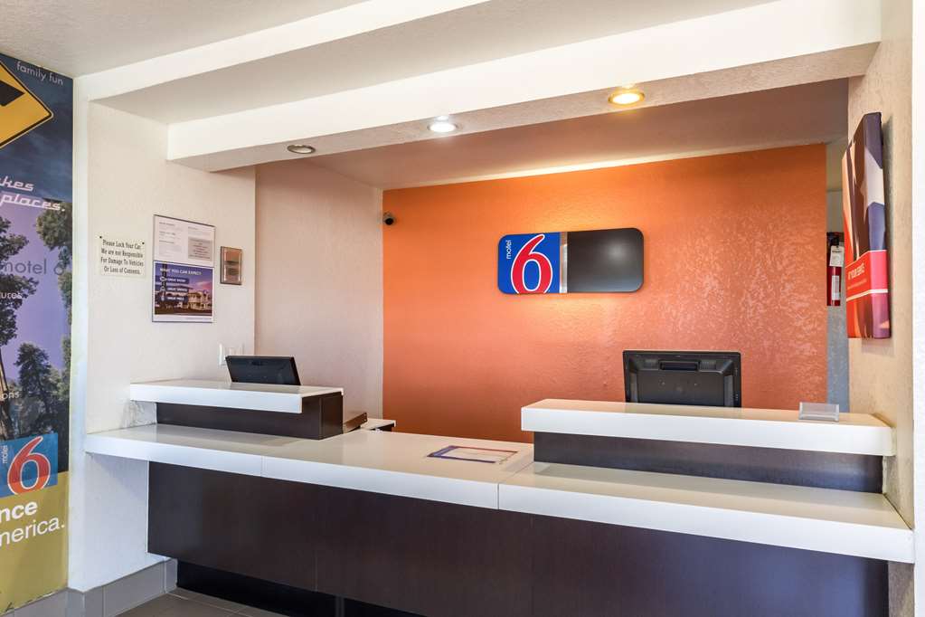 motel 6 uvalde tx