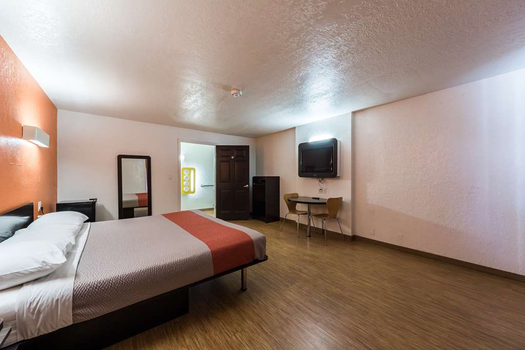 motel 6 uvalde tx