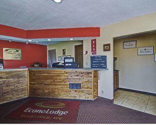 econo lodge near bluefield college