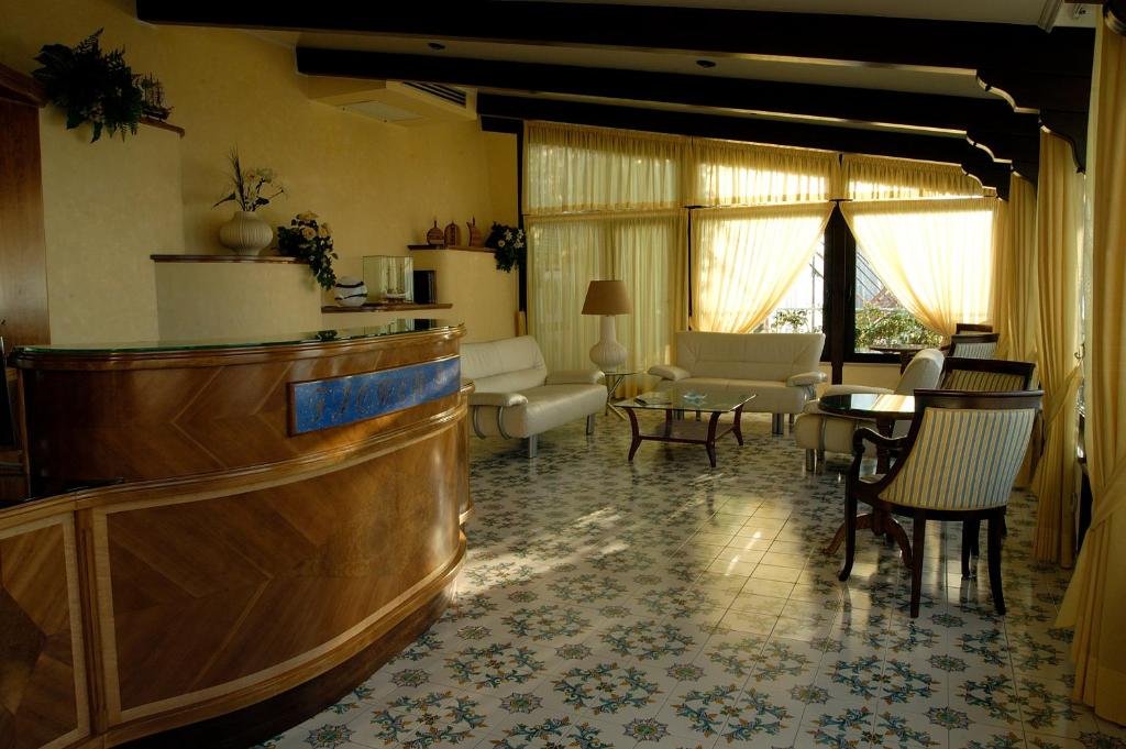 Florenza,Sperlonga>>Latina,2 star