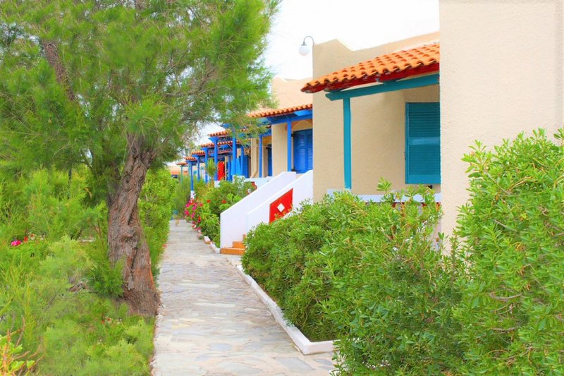 zorbas beach village hotel