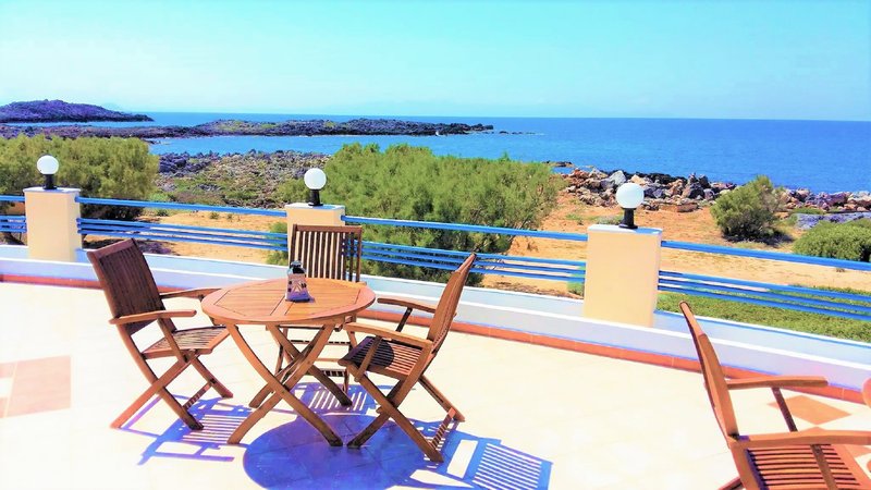 zorbas beach village hotel