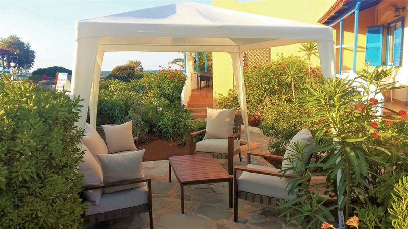 zorbas beach village hotel