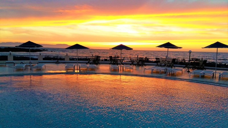 zorbas beach village hotel