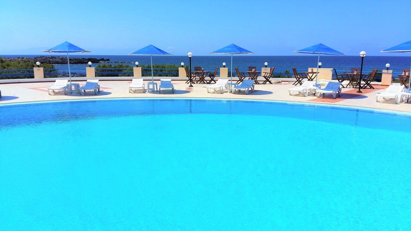 zorbas beach village hotel