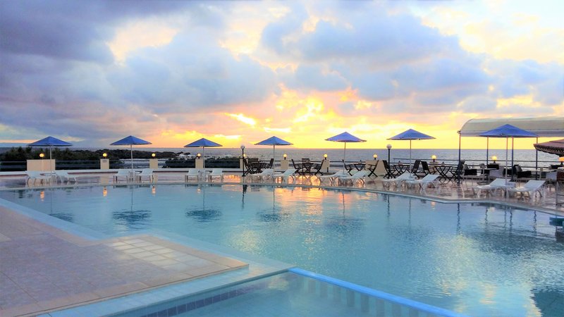 zorbas beach village hotel