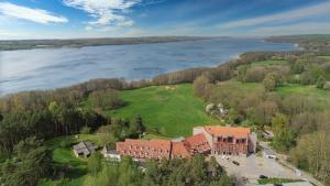Hotel Bornmuehle,Near Golf Club Of Mecklenburg-Strelitz Ev,4 star