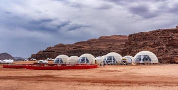 wadi rum ufo luxotel campsite
