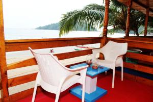 cafe blue hotel