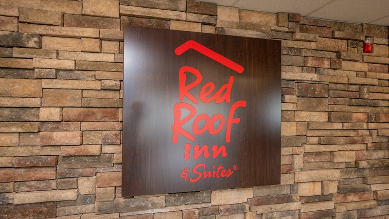 red roof inn and suites indianapolis airport