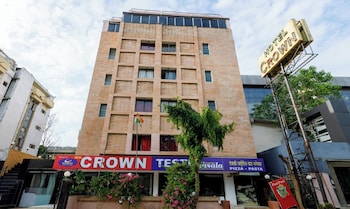 hotel crown