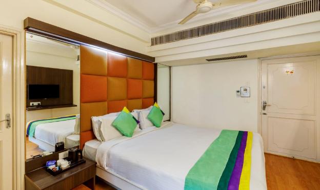hotel crown
