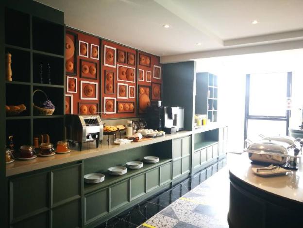 the quart ruamrudee by uhg