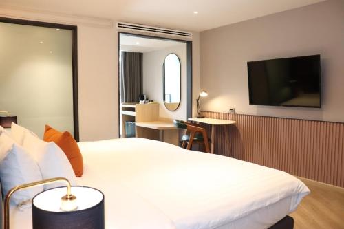 the quart ruamrudee by uhg