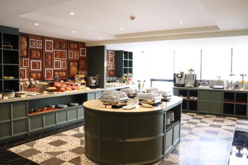 the quart ruamrudee by uhg