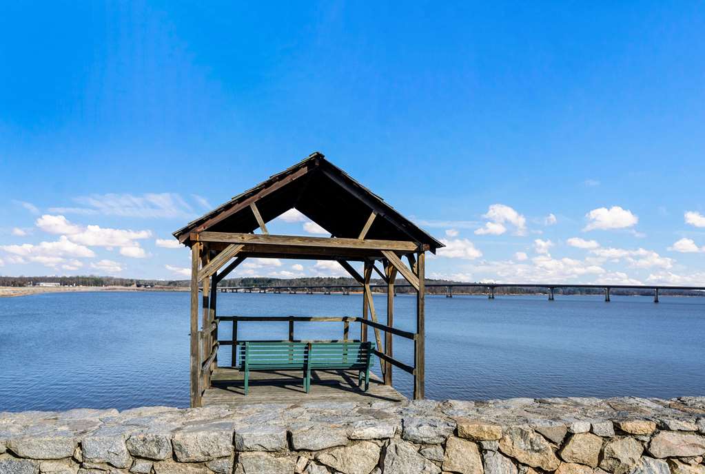 Quality Inn - On The Lake Clarksville-Boydton,,2.5 star