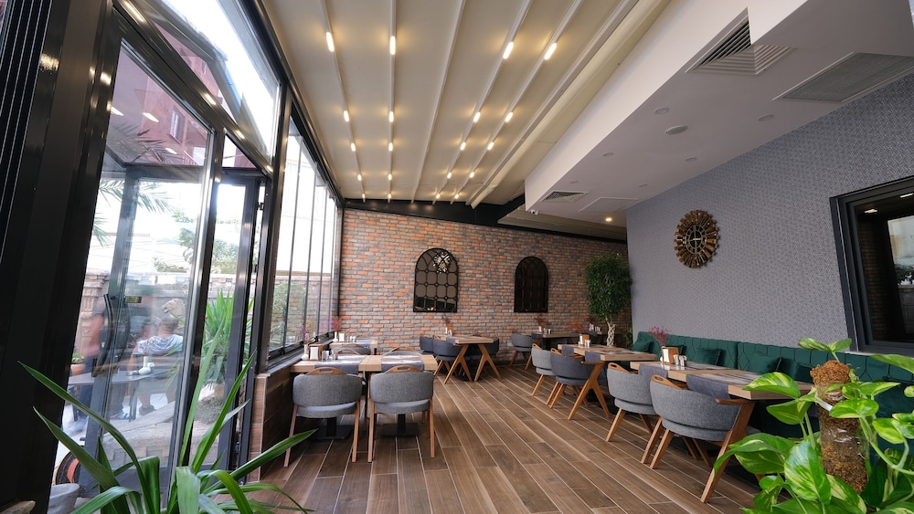 mai inci hotel