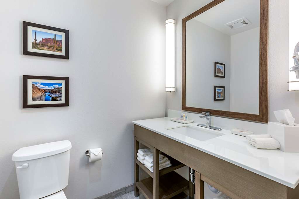 comfort suites scottsdale talking stick entertainment district