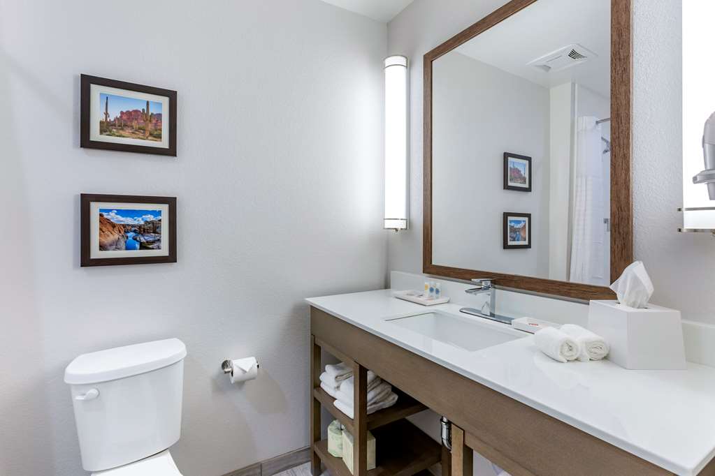 comfort suites scottsdale talking stick entertainment district