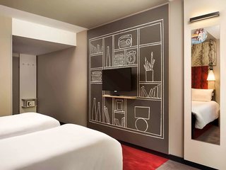 ibis budapest heroes square