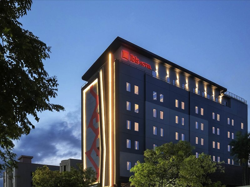 ibis surabaya tidar