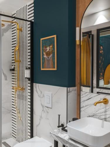 dandy hotel and kitchen