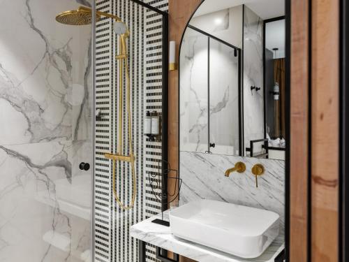 dandy hotel and kitchen