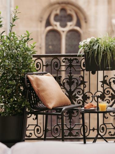 dandy hotel and kitchen