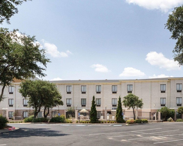 comfort inn and suites burnet