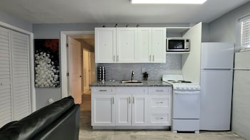 barefoot mailman inn and suites