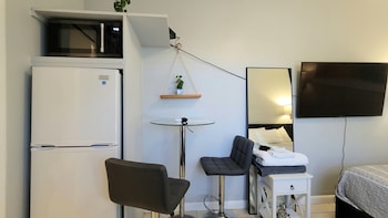 barefoot mailman inn and suites