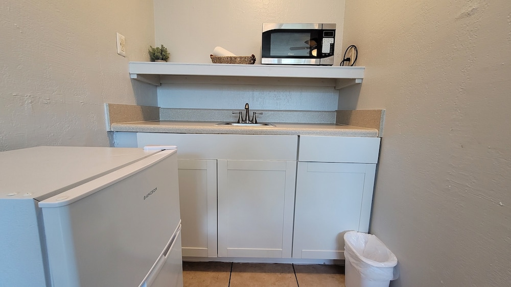 barefoot mailman inn and suites