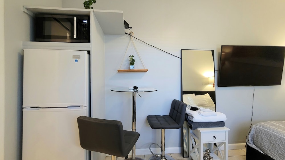 barefoot mailman inn and suites