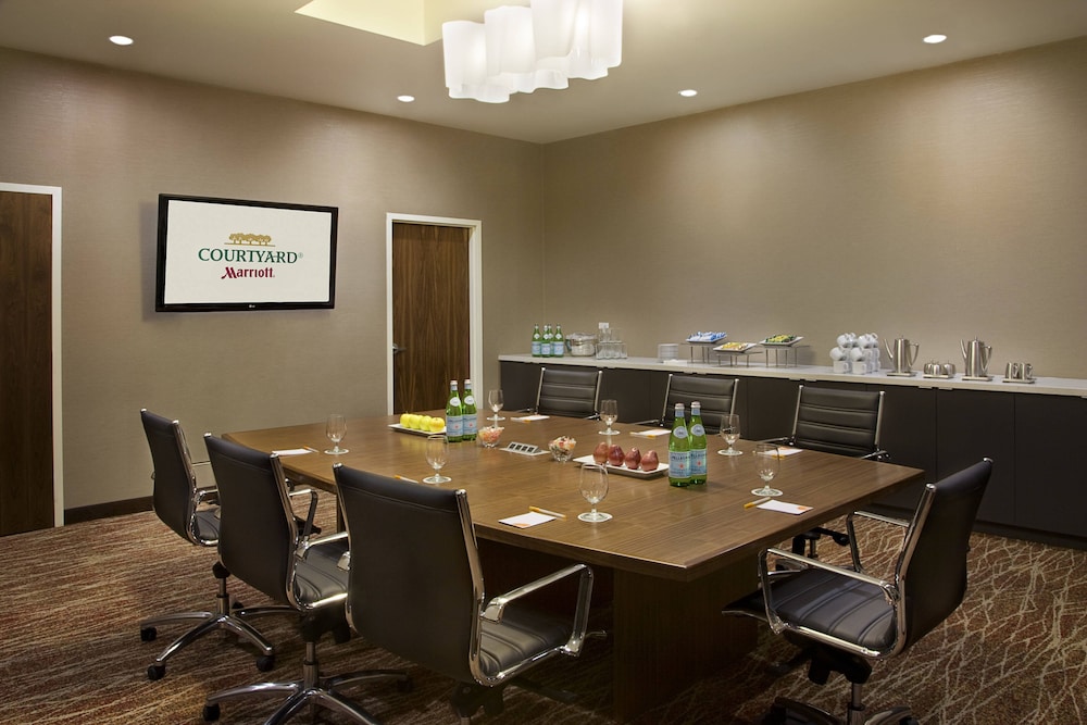 courtyard by marriott calgary airport