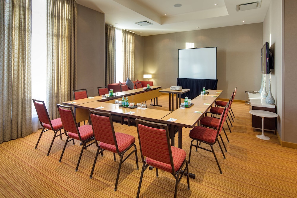 courtyard by marriott calgary airport