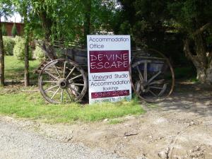 De'vine Escape,Melbourne>>Dixons Creek,4 star