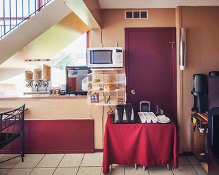 Econo Lodge Edson,Calgary>>Alberta,2 star