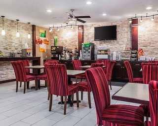 quality inn and suites des moines airport